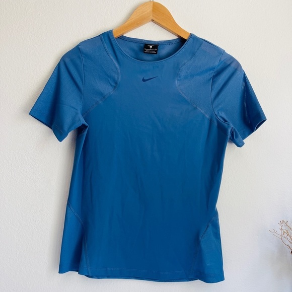 Nike Dry Fit Mesh Top w/ back cut out - Picture 1 of 4